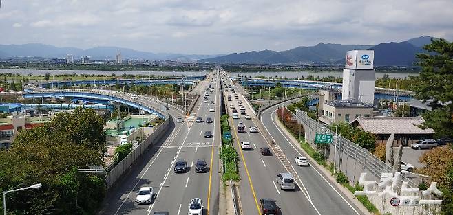 남해고속도로 제2낙동대교. 박상희 기자