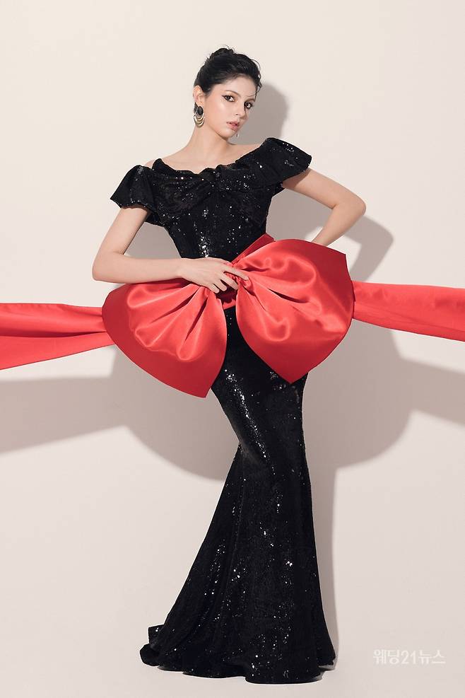 사진 : 헤어 미영(보보리스),&nbsp;메이크업 박소연(연화메이크업), 드레스 에델린꾸뛰르, 에디터 조윤예,&nbsp;포토그래퍼 강석현(퍼스트픽스튜디오),&nbsp;모델 소야,&nbsp;소품제작 김수정,&nbsp;제품협찬 로제블랑