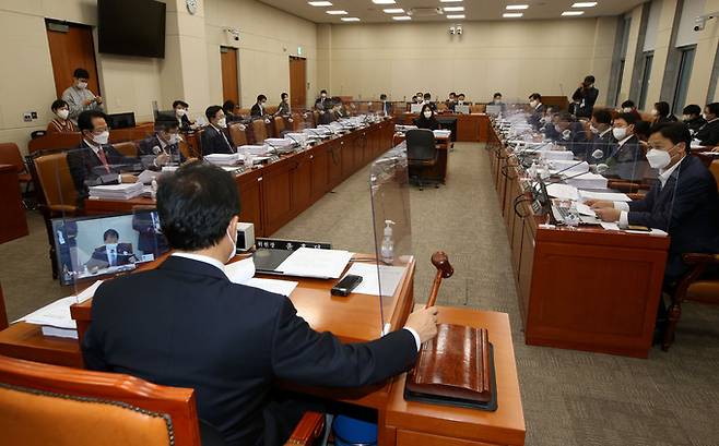 30일 서울 여의도 국회에서 기획재정위원회 전체회의가 열리고 있다. 뉴시스