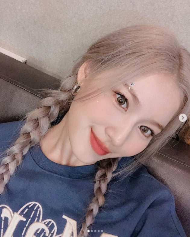TWICE Sana has reported on the latest.Sana posted a picture on the official Instagram on the 1st with an article entitled When waiting for SCIENTIST movie shooting.In the open photo, Sanas close-up selfie is contained.Meanwhile, TWICE, which Sana belongs to, has been named for the second consecutive week on the United States of America Billboard main album chart Billboard 200.Photo: TWICE SNS