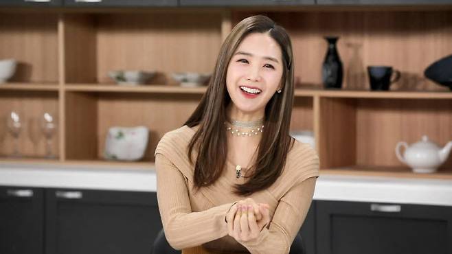 According to the report on the 2nd, several entertainment officials said, Lee Ji-ae was judged by Covid19 tested positive yesterday (on the 1st) and is currently in self-pricing.The specific tested positive path and the details of Lee Ji-ae are not known exactly.However, as he had no schedule for broadcasting recording at the time of the tested positive judgment, it was reported that there was no close contact with the broadcasting.However, MBCs Live Broadcasting Pension Lottery 720+, which Lee Ji-ae has been in charge of since last year, will be hosted by another announcer during the isolation period.Lee Ji-ae, who recently entered the broadcasting industry as an announcer of KBS 32 in 2006, is currently active as a broadcaster after declaring freelancer in 2014.In 2010, he married Kim Jung-geun MBC announcer and has one male and one female.Lee Ji-ae is currently in charge of EBS1 Parents, Live Pension Lottery 720+, OL!FE Challenge Life Act 2, Wonderful My Life and NBS Korean agricultural broadcasting Naddon Nasan Retirement Life.