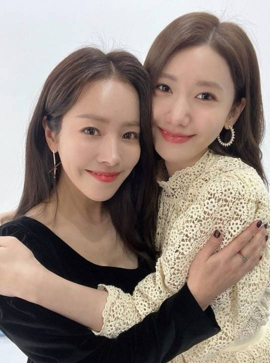 Group Girls Generation Im Yoon-ah flaunted her dazzling goddess beauty with actor Han Ji-minIm Yoon-ah posted a picture of Han Ji-min on his instagram on the 1st with an article entitled Jimin sister seems to be an angel.Im Yoon-ah in the public photo is hugging Han Ji-min in a black dress wearing an ivory lace dress.They embraced each other affectionately and smiled and boasted a brilliant beauty, attracting attention.Meanwhile, Im Yoon-ah and Han Ji-min appeared in the original Tving movie Happy New Year directed by Kwak Jae-yong.Happy New Year will be released simultaneously at the theater and TV later this month.