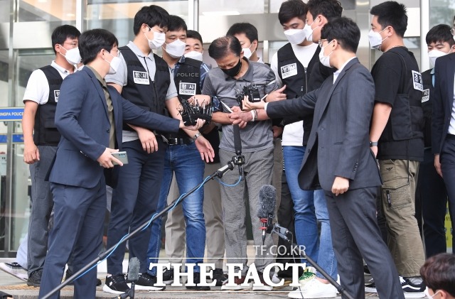 전자발찌 훼손 전후 여성 2명을 살해한 혐의를 받는 강윤성(56)의 재판이 내년 2월 국민참여재판으로 진행된다. /이새롬 기자