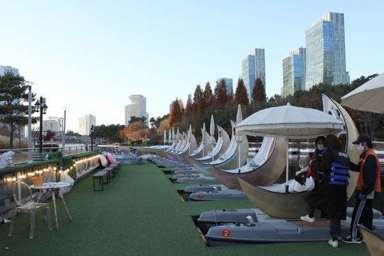 센트럴파크 보트하우스에서 탑승 가능한 문보트