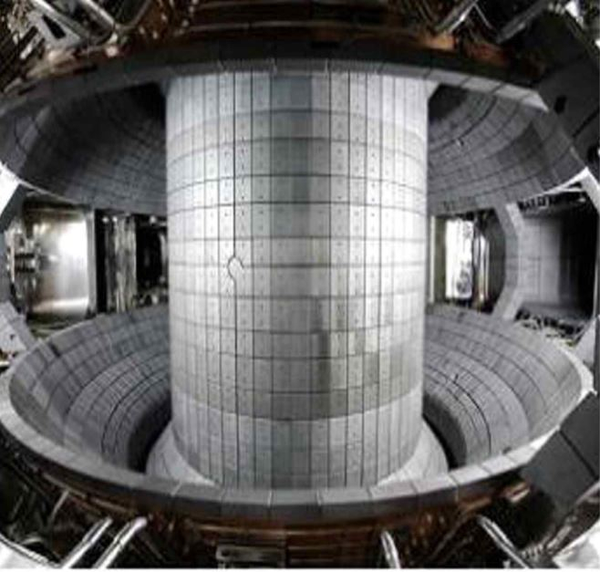 KSTAR 내부 탄소타일로 붙은 디버터 대면제./사진제공=한국핵융합에너지연구원