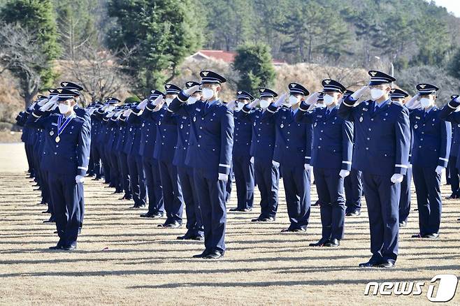 2일 공군 교육사령부에서 제147기 학사사관후보생 임관식이 열렸다. (공군 제공) 2021.12.2/뉴스1