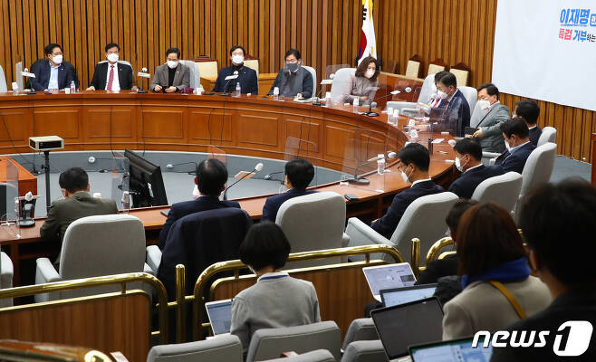 30일 오후 국회에서 국민의힘 초선 의원 총회가 열리고 있다. 2021.11.30/뉴스1 © News1 이동해 기자