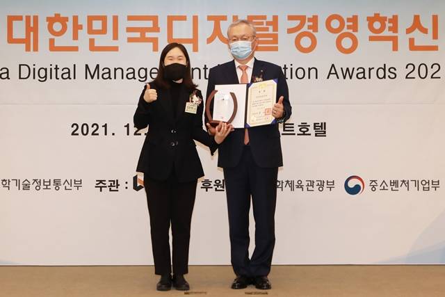 NH투자증권은 '제21회 대한민국 디지털경영혁신대상'에서 종합대상인 대통령상을 수상했다고 3일 밝혔다. /NH투자증권 제공