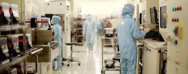 중국 최대 반도체 파운드리 SMIC의 공장 내부. /SMIC 제공