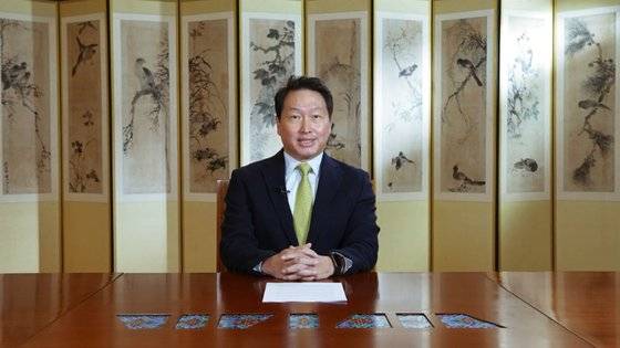 최태원 SK 회장이 지난 2일 열린 도쿄포럼 2021에서 개회사를 하고 있다. [사진 SK]