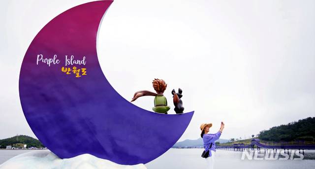 [신안=뉴시스] 신안 반월도.