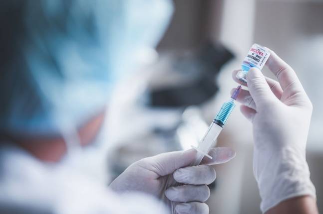 오미크론도 막아주나…코로나19 백신 3차 접종, 면역력 극적 향상(사진=123rf)