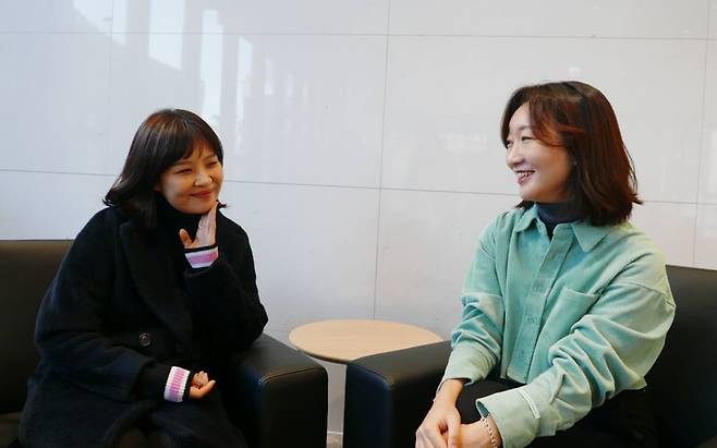 ▲3일 경기도 고양시 삼송 MBN 미디어센터에서 만난 '돌싱글즈2' 정선영 작가(왼쪽), 박선혜 PD(오른쪽). 사진=정민경 기자.