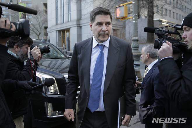 일본 소프트방크의 최고운영책임자인(COO)가 소프트방크에 20억달러(약 2조3660억원)의 보상을 요구하고 있다고 미 뉴욕타임스가 3일 보도했다. (AP/뉴시스)