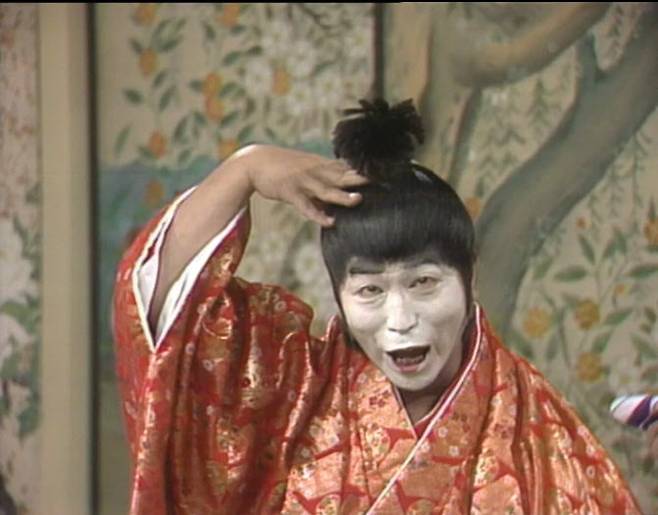 무능하지만 악의는 없는 바보 영주를 맡은 시무라 켄. 지난해 코로나19로 사망하면서 프로그램도 폐지됐다(사진=후지TV)