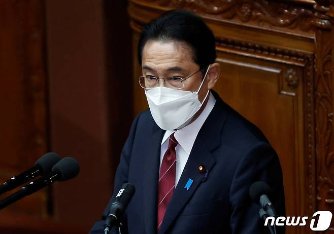 6일 임시국회 중의원 본회의에서 소신 표명 연설을 하고 있는 기시다 후미오 일본 총리. © 로이터=뉴스1