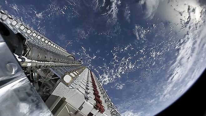 2019년 5월 처음으로 궤도에 오른 스타링크 위성. 스페이스엑스 제공