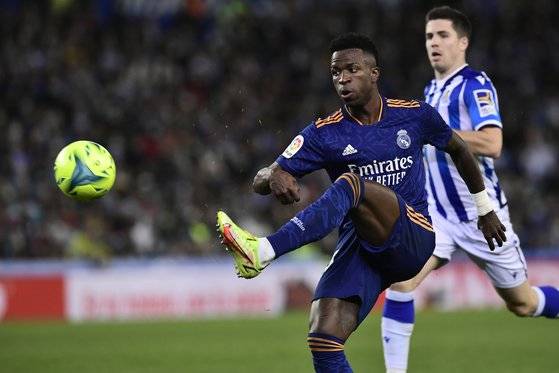 5일 열린 레알 소시에다드전에서 슈팅하는 비니시우스. [AP=연합뉴스]