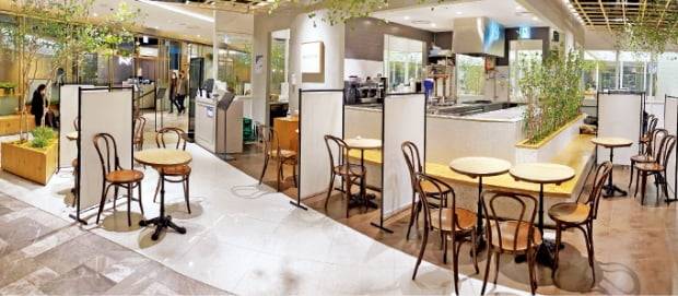 5일 서울 삼성동 현대백화점 무역센터점 10층 식당가에 있는 밀탑 매장이 텅 비어 있다. 밀탑은 지난달 말 현대백화점·아울렛에서 운영하던 17개 직영점 전부를 폐점했다.  최예린 기자