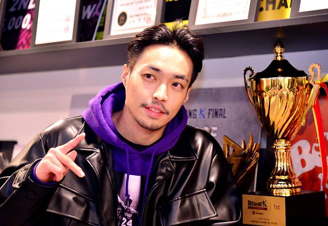Kim Jong-ho, also known as B-boy Leon, poses for a photo during an interview with the Korea Herald at Fusion MC dance studio in Uijeongbu, Gyeonggi Province, last week. (Park Hyun-koo/The Korea Herald)