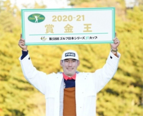 김찬이 일본남자투어 최종전에서 22위로 마쳤으나 시즌 3승으로 상금왕에 올랐다.