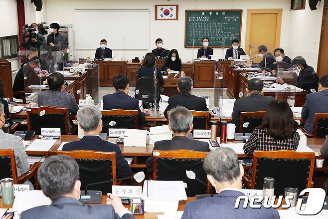 충북도의회 교육위원회 © 뉴스1
