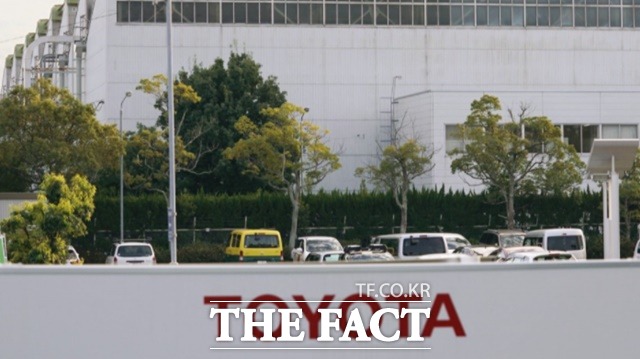 세계 최대 자동차 회사인 일본의 도요타 자동차가 미국 노스캐롤라이나주 그린스보로에 전기차용 배터리 공장을 건립하기로 했다. 도요타 로고가 보인다. /교도통신