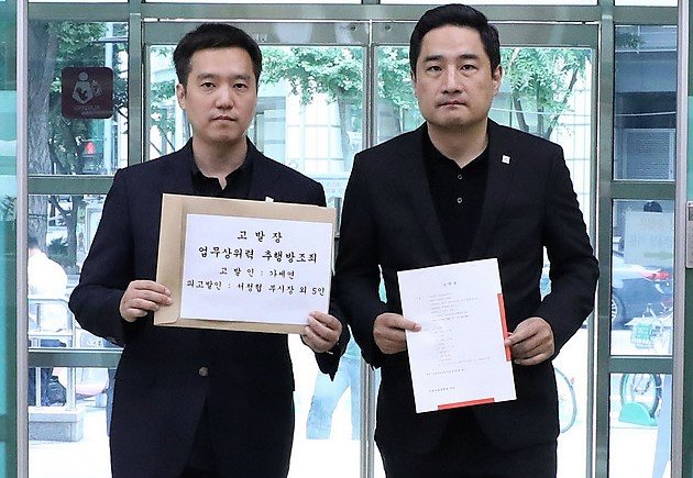 유튜브 채널 ‘가로세로연구소(가세연)’ 운영자인 강용석(오른쪽) 변호사와 김세의 전 MBC 기자. 뉴시스
