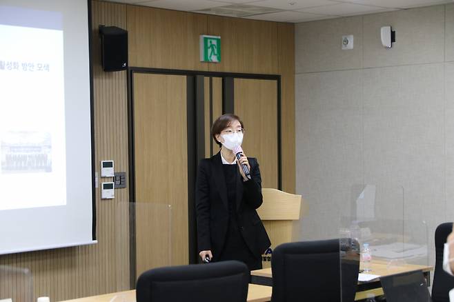 허윤경 한국건설산업연구원 경제금융연구실장이 6일 오후 서울 강남구 테헤란로 소재 한국부동산협회 대강당에서 발표하고 있다. [한국부동산협회]