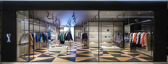 [서울=뉴시스]삼성물산 패션부문 '아미' 롯데백화점 부산본점 내 매장. (사진=삼성물산 패션부문 제공). 2021.12.07. photo@newsis.com *재판매 및 DB 금지