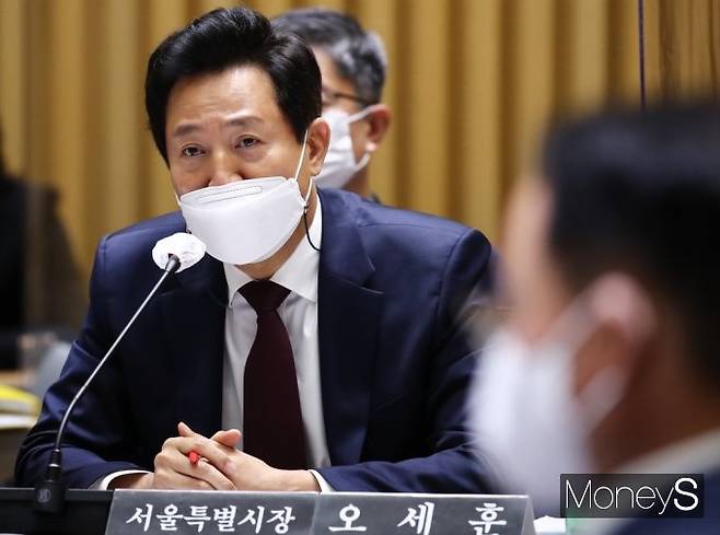 오세훈 서울시장이 '시민단체에 민간보조금과 민간위탁금으로 지원된 총금액이 1조원'이라고 발언하자 시민사회단체들이 옳지 않다고 지적했다. 사진은 지난 10월 오 시장이 국정감사에 출석한 모습. /사진=국회사진취재단