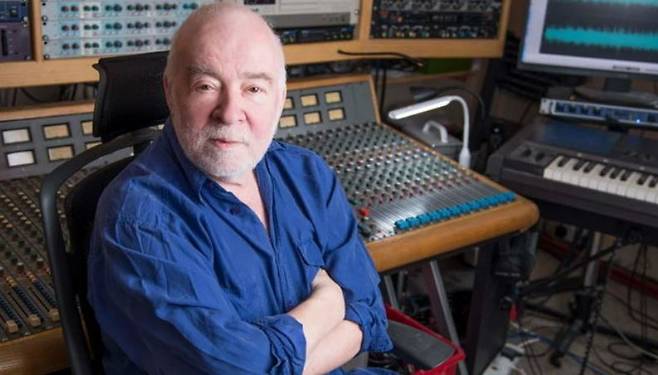 영국에서 프로듀서로 활동하는 데이비드