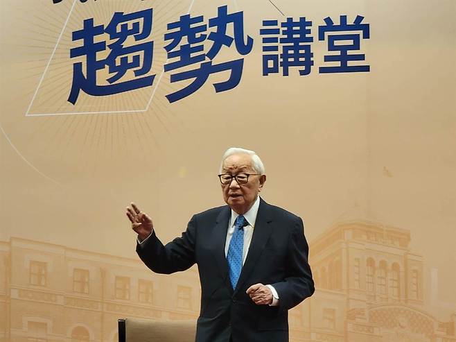 대만 사법원에서 강연하는 장중머우 TSMC 전 회장(사진=대만 사법원)