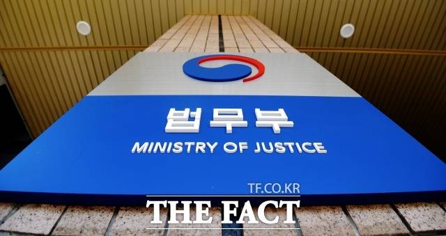 내년부터 가정폭력 가해자에게 피해자 개인정보가 담긴 가족관계증명서 발급이 제한된다. /이선화 기자
