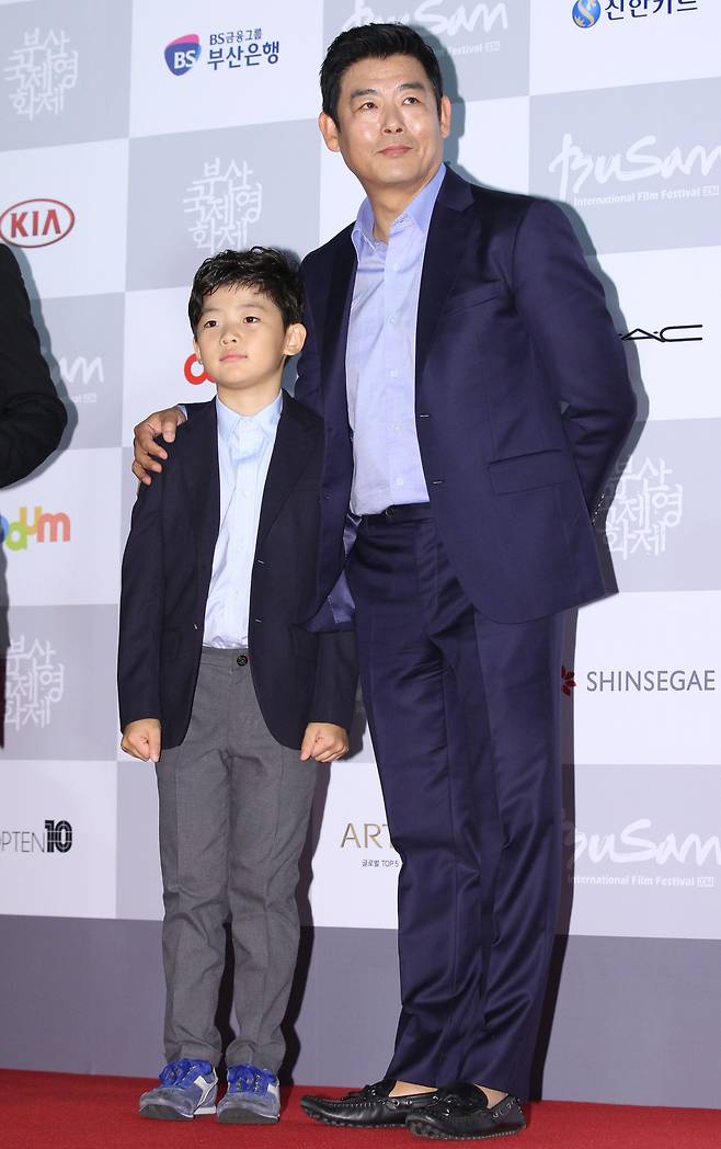 배우 성동일과 아들 성준. 일간스포츠