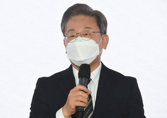 이재명 더불어민주당 대선 후보가 9일 오전 서울 마포구 가온스테이지에서 열린 정당혁신추진윈위원회 출범식에서 인사말을 하고 있다. 국회사진기자단