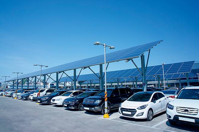 현재 주차장은 2019년 3월부터 신축 건물에 일반형 주차구획 규격이 2.5×5m, 확장형은 2.6×5.2m로 개선됐다. /사진=이미지투데이