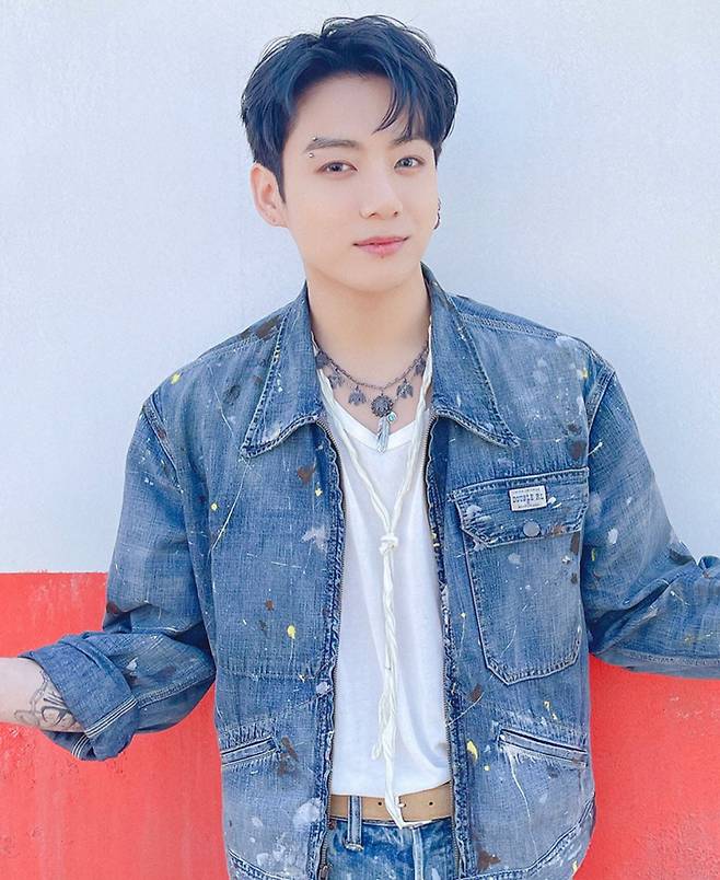 방탄소년단 정국 'Falling' 커버 유튜브 韓솔로 오디오 최단 3000만뷰→'최다' 좋아요..'초특급 기록 행진'