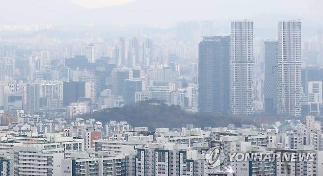 서울 남산에서 바라본 서울 시내 아파트 모습들.
[연합뉴스 자료사진]