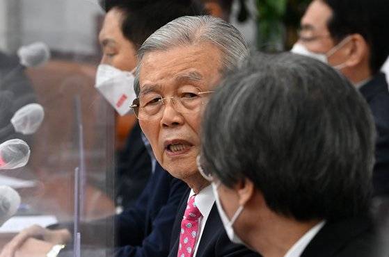 국민의힘 김종인 총괄선거대책위원장이 10일 오전 국회에서 열린 코로나위기대응위원회 1차 회의에서 발언하고 있다. 국회사진기자단