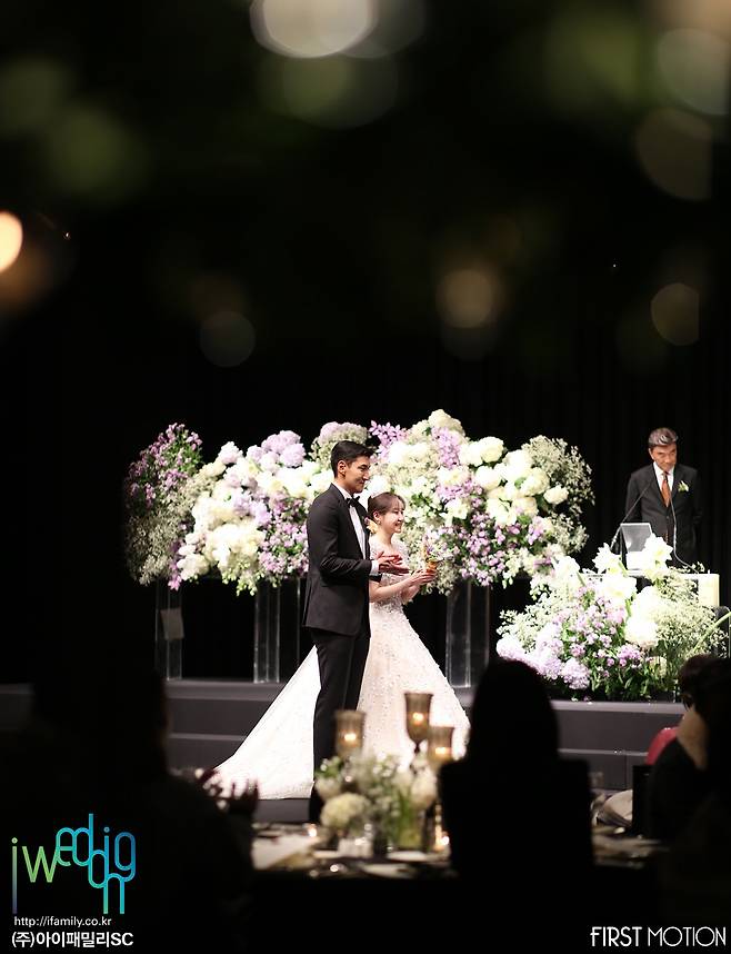 The comedian Lee Kyung-kyu was spotted entering the marriage ceremony with his daughter Lee Ye-rims hand in a nervous expression.Jo Hye-ryun said on his 11th day, I have never seen my brother Kyung-gyus daughter Yelim marry ~ ~ I catch her when she is a bride ~ ~I had a hard time raising my brothers daughter. Kim Young-chan is happy ~ ~ .In the photo, Lee Kyung-kyu walks through Virgin Lorde with her daughter Lee Ye-rims hand. Lee Kyung-kyu, who is smiling awkwardly, attracts attention.Jo Hye-ryun then posted a short video with the article Lee Kyung-kyus brothers daughter Lee Ye-rim marriage-style celebration; Anacana (feat. Kyung-kyuong).In the video, Jo Hye-ryun sat in the passenger seat and began to go on the Baro Virgin Lorde when the Anacana Jeonju flowed out.The boom sitting next to him got up and applauded and induced a response, and Jo Hye-ryun took control of the stage with a passionate dance karma.Jo Hye-ryun also set up Lee Kyung-kyu, singing in front of the hornet Baro.Reluctantly from his seat, Lee Kyung-kyu greeted Jo Hye-ryun politely and then made a mockery by making a gesture that seemed to slap him.On the other hand, Lee Kyung-kyus daughter, actor Lee Ye-rim and Gyeongnam FC soccer player Kim Young-chan, signed a marriage after four years of devotion.The marriage ceremony was attended by star guests who were close friends including Lee Kyung-kyus Gyu-line, and the marriage ceremony was followed by thorough anti-virus rules and was held privately.In the public marriage photo, Lee showed off her neat beauty in a pure white dress. Kim Young-chan, who is tall, showed a superior ratio.Lee Kyung-kyu, who cheered with his fists as if he were roaring joy, was also caught and warmed up.On this day, the marriage ceremony was blessed with the future day of the two people with the warm hearted virtue of actor Lee Duk-hwa, who is a senior in the entertainment industry and appeared in Urban Fisherman 3.The first part of the ceremony was a boom that was responsible for Lees birthday party MC and a marriage ceremony for KCM, which was in charge of the celebration, to add interest to the ceremony and to give fun and impression.In the second part, the comedian Jung Bum-gyun raised the atmosphere with his unique gesture, and added heat to the ripe atmosphere with the celebration of Lee Soo-geun & Kim Jun-hyun, Park Gun, Cho Jung-min and Jo Hye-ryun.Lee said, I am deeply grateful to all those who have taken a precious step despite Corona, and I will live happily and happily as much as I have blessed each other.