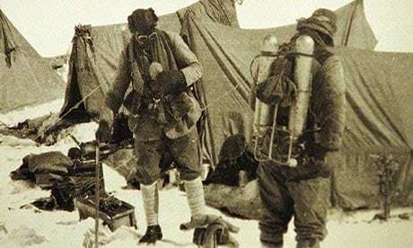 1924년 6월 6일 에베레스트 3차 원정대에서 캠프4를 떠나는 조지 맬러리와 앤드류 어빈. 이들의 마지막 사진이었다. [중앙포토]