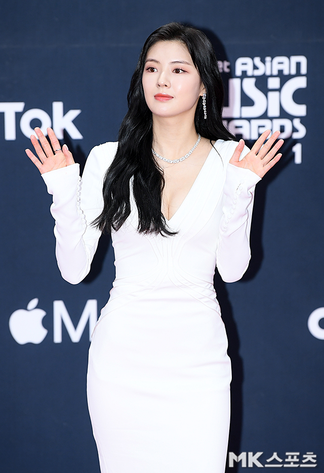 Lee Sun-bin is attending the 2021 Mnet Asian Music Awards (MAMA) red carpet held at CJENM Studio in Paju, Gyeonggi Province on the afternoon of the 11th.