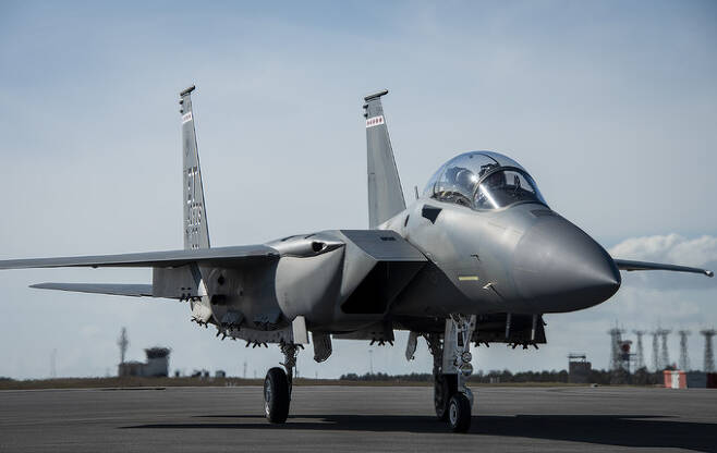 미 공군 F-15EX 전투기가 비행시험을 위해 지상에서 대기하고 있다. 미 공군 제공