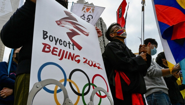 대만의 인권운동가들이 지난 10일 세계 인권의 날을 맞아 타이베이에서 베이징동계올림픽 보이콧을 촉구하는 시위를 벌이고 있다. /AFP 연합뉴스)