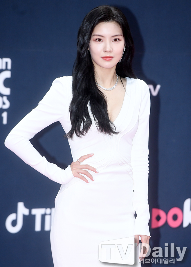 The 2021 MAMA (Mnet Asian Music Awards) Red Carpet Event was held at CJ ENM Studio Center in Paju, Gyeonggi Province on the afternoon of the 11th.Lee Sun-bin, who attended the Red Carpet Event on the day, is posing.MAMA is the first global Event to be held at the K-POP awards ceremony The first K-POP awards ceremony The first three Asian concurrencies will be held at the K-POP awards ceremony.2021 MAMA will be held in line with the concept Make Island Noise (MAKE SOME NOISE) and will be broadcast live on Mnet and other channels and platforms in the US and Asia from 6 pm on the same day.