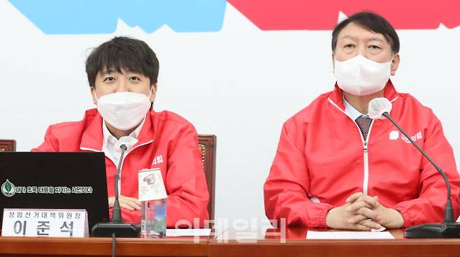 이준석 국민의힘 대표는 12일 윤석열 대선 후보의 아내 김건희씨에 대해 “나마저도 김씨를 만나기 전에 선입견이 있었던 것 같은데, 이를 훨씬 상회하는 언행 등을 봤다”며 더불어민주당이 제기하는 배우자 리스크를 일축했다.(사진=이데일리DB)