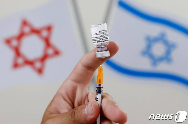 이스라엘 당국은 오미크론 대응책으로 화이자 백신 4차 접종을 검토 중이다. © AFP=뉴스1 자료 사진