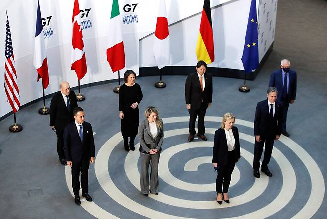 주요 7개국(G7) 외교장관들이 11일(현지 시각) 영국 리버풀에서 열린 회의에서 기념촬영을 하는 모습./AFP연합뉴스