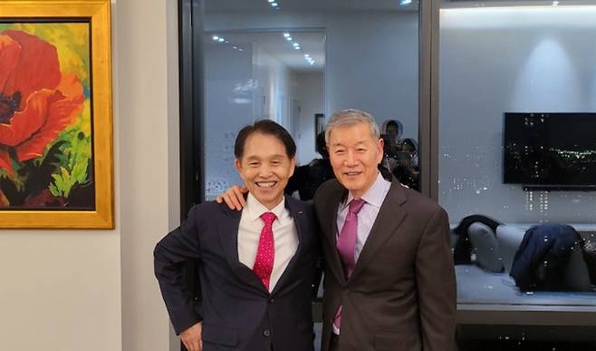 이광형 KAIST 총장(왼쪽)과 배희남 Big 투자그룹 대표가 뉴욕 캠퍼스 설립 협력에 대한 양해각서를 체결했다. KAIST 제공.